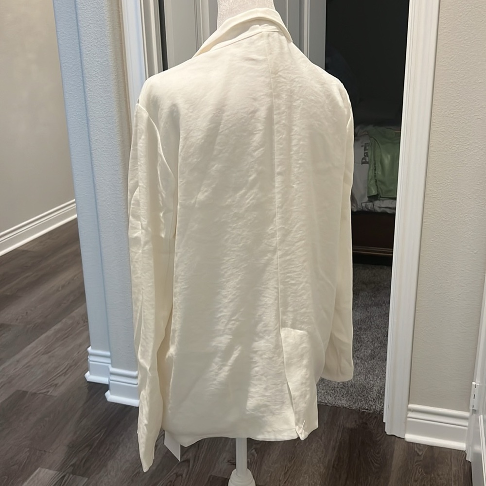 L'Academie Castaway Blazer in White - Picture 6 of 9